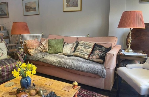 Turnham Green Apartment | Luxurious 1 Bedroom flat with Private Garden