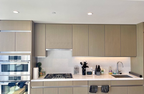 Westlake South Condo | Luxurious 1 BR Condo in the heart of Downtown LA - 2 min. walk to Crypto Stadium