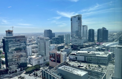 Westlake South Condo | Luxurious 1 BR Condo in the heart of Downtown LA - 2 min. walk to Crypto Stadium