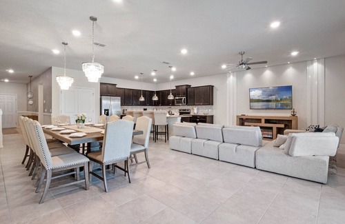 Davenport House | Luxurious 10 Bed Pool Home with Game Room-2031LC