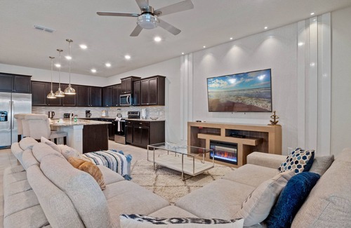Davenport House | Luxurious 10 Bed Pool Home with Game Room-2031LC