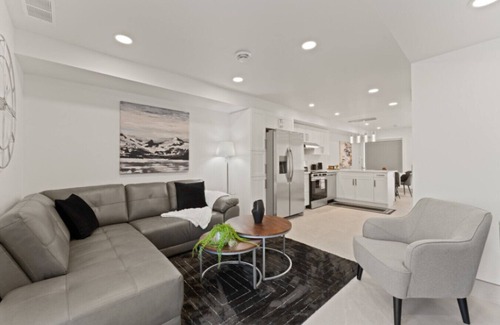 Leamington Apartment | Luxurious 171-11 Condos with Magnificent Lakeviews