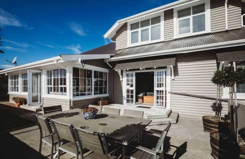 New Plymouth Villa | Luxurious 1920 Heritage Home in New Plymouth