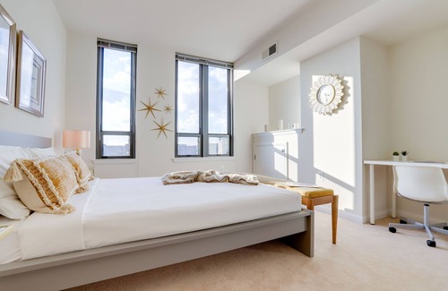 Pentagon City Apartment | LUXURIOUS | 1BD 1 DEN | NEXT TO METRO & DC