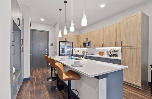 North Burnet Apartment | Luxurious 1BR Alongside DT & Domain With Pool, Gym and Free Parking