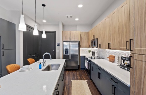 North Burnet Apartment | Luxurious 1BR Alongside DT & Domain With Pool, Gym and Free Parking