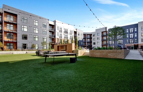 Wichita Apartment | Luxurious 1BR APT in DT with Infinite-Edge Pool, Sauna & Golf Simulator