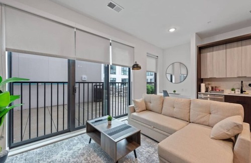 Pendleton Apartment | Luxurious 2 Bed Suite—in OTR Cincinnati!