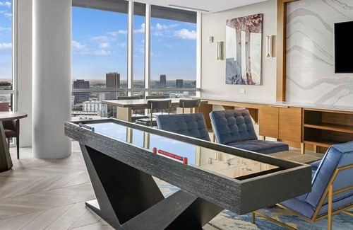 Fairlie-Poplar Historic District Resort | Luxurious 2 Bedroom Resort Suite in the heart of downtown, Atlanta
