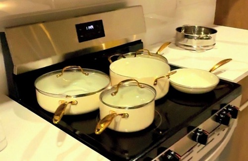 Central City Apartment | Luxurious 2 Bedroom High-Rise living.
