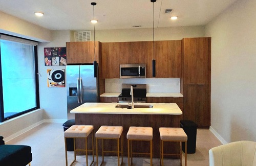 Central City Apartment | Luxurious 2 Bedroom High-Rise living.