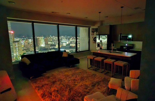 Central City Apartment | Luxurious 2 Bedroom High-Rise living.