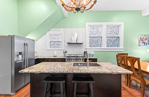 Faubourg Marigny House | Luxurious 2 Bedroom Creole Cottage short walk to Frenchmen Jazz & the Quarter