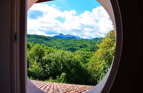 Castelnuovo di Garfagnana Villa | Luxurious 2-bedroom villa with private pool, AC, WiFi , Vineyard in Tuscany