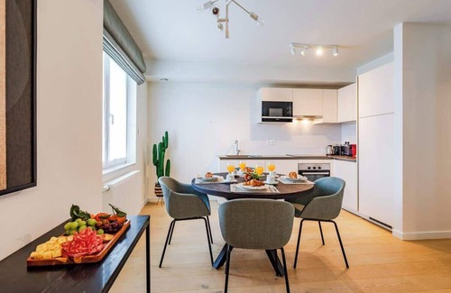 Plasky Apartment | Luxurious 2-BR flat Near NATO & EU