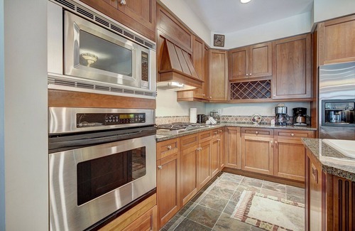 River Run Condo | Luxurious 2 BR in River Run Village with Ski in ski out, No Cleaning Fees, Kids Ski Free by RedAwning