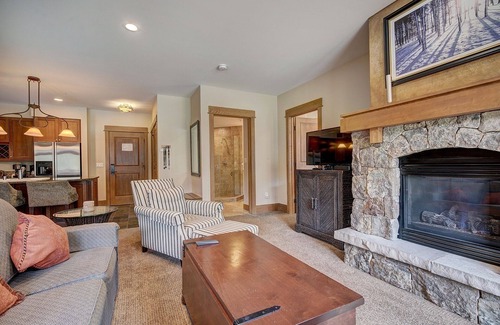 River Run Condo | Luxurious 2 BR in River Run Village with Ski in ski out, No Cleaning Fees, Kids Ski Free by RedAwning