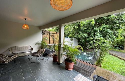 Saint-Philippe Cottage | Luxurious 2-BR Villa with Private Spa in Saint-Philippe - Sleeps 6