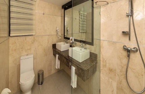 Los Brazos House | Luxurious 2 Bedroom Royal Suite
