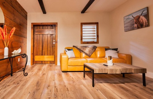 Lambertville House | Luxurious 2-Suite Barn in Lambertville