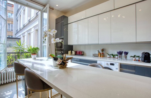 Faubourg-du-Roule Apartment | Luxurious 200m² 5BR Champs Elysées 1min - Rare Gem