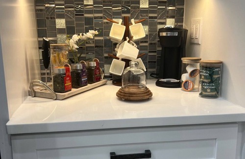Rural Estates House | Luxurious 2024 5-BR House- Heated Pool and Outdoor Kitchen, just minutes from beaches and downtown