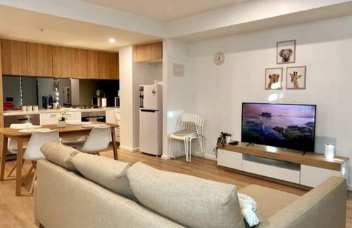 Adelaide Central Business District Apartment | Luxurious 2BR Apt in Adelaide CBD with Pool-Gym-BBQ