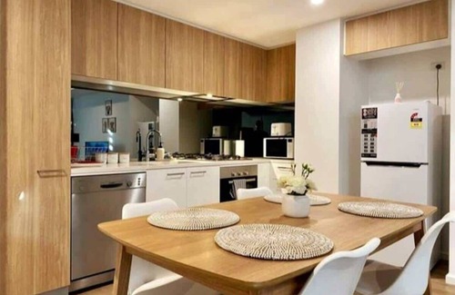 Adelaide Central Business District Apartment | Luxurious 2BR Apt in Adelaide CBD with Pool-Gym-BBQ