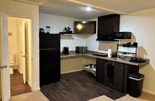 Durham House | Luxurious 2BR Apt. w/Shared Backyard Pool & Spa