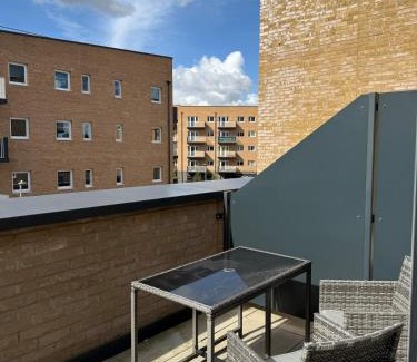 Hatfield House | Luxurious 3 Bed & 2 Bath Hatfield House with balcony