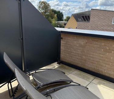 Hatfield House | Luxurious 3 Bed & 2 Bath Hatfield House with balcony