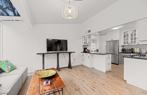 Oak Cliff House | Luxurious 3 Bed Home w/Pool in Kessler Park