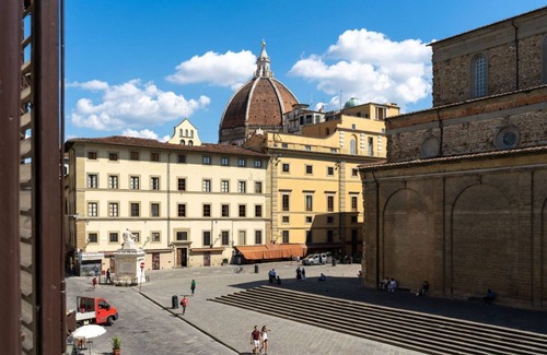 Duomo Apartment | Luxurious 3-Bedroom Apartment with Views of the Medicean Chapelsnnnnnnn