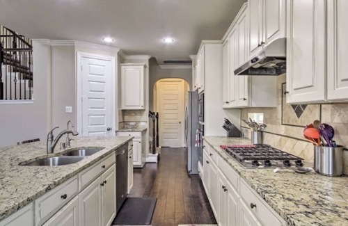Katy House | "Luxurious 3-Bedroom Mansion with Heavenly Heated Pool and Jacuzzi Retreat"