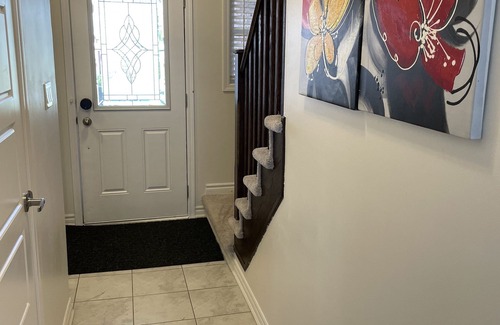 Cambridge House | Luxurious 3 bedroom Townhouse with free parking