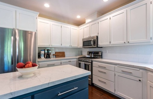 Sonoma House | Luxurious 3 Bedroom with Hot Tub in Serene Sonoma Oasis
