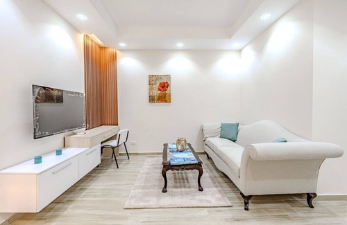 Dream Land Apartment | Luxurious 3 BR Golf View Apartment