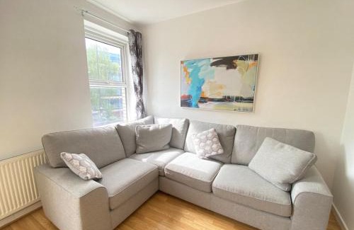 Moffat Apartment | Luxurious 3 rooms greater London