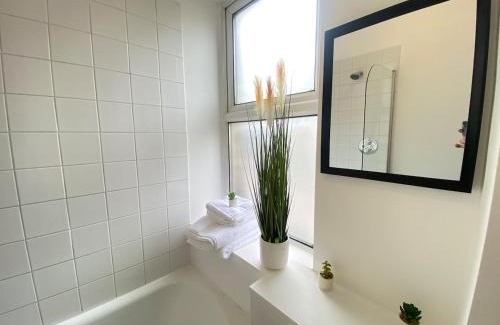 Moffat Apartment | Luxurious 3 rooms greater London
