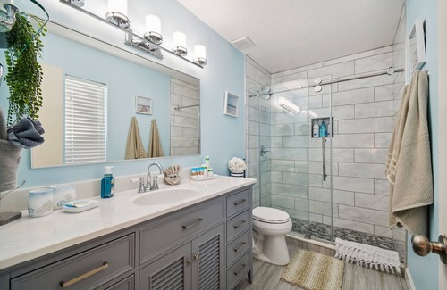 New Port Richey House | Luxurious 3bd/2ba Home with Heated Sald Water Pool
