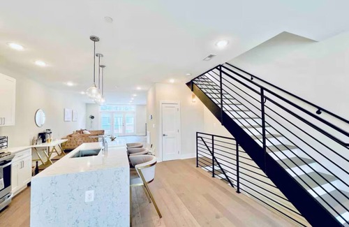 Trinidad Condo | Luxurious 3BDR Penthouse Private Rooftop+ Parking @ H ST Corridor & Capitol Hill