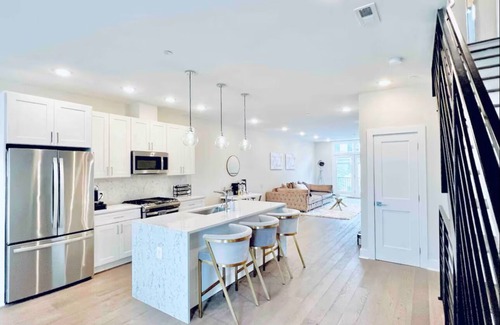 Trinidad Condo | Luxurious 3BDR Penthouse Private Rooftop+ Parking @ H ST Corridor & Capitol Hill