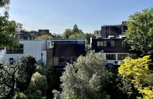 Cantelowes Apartment | Luxurious 3bed 3bath Camden Gem