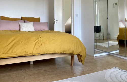 Cantelowes Apartment | Luxurious 3bed 3bath Camden Gem