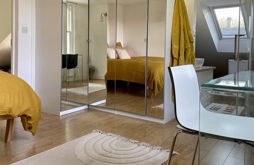 Cantelowes Apartment | Luxurious 3bed 3bath Camden Gem