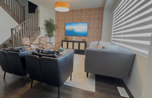 Thorold House | Luxurious 3BR Home with Hot Tub