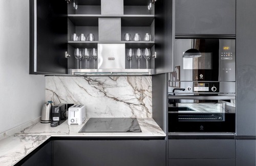 Barrio de La Latina Apartment | Luxurious 3BR in Palacio, in the heart of Madrid, by Blueground