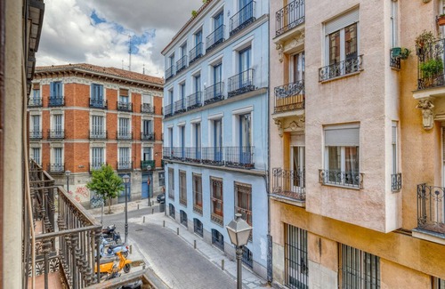 Barrio de La Latina Apartment | Luxurious 3BR in Palacio, in the heart of Madrid, by Blueground