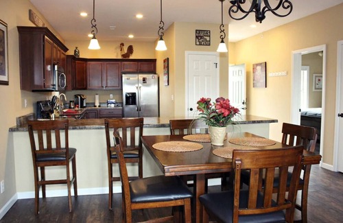 Indian Point Condo | Luxurious 3BR Retreat w/Mtn Views < 5min to SDC! w/elevator