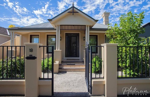 Ballarat House | Luxurious 4 bedroom home just a stones throw from the town centre